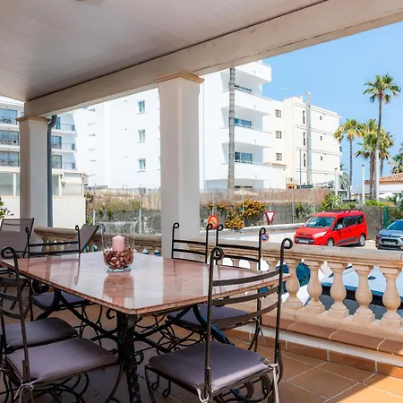 Semesterbostad Dofi *